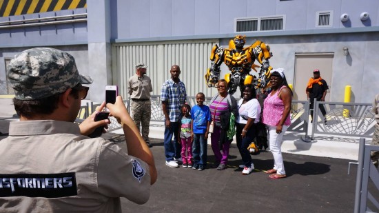 Los personajes de Transformers ahora aparecen diariamente en Universal Studios Florida