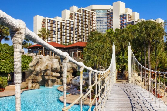 Descubra un resort de lujo aislado en el corazón del parque temático de Orlando