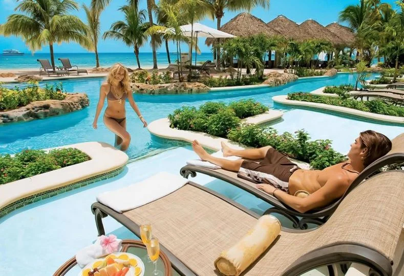 9 formas de ahorrar dinero en unas vacaciones en el Sandals Resort