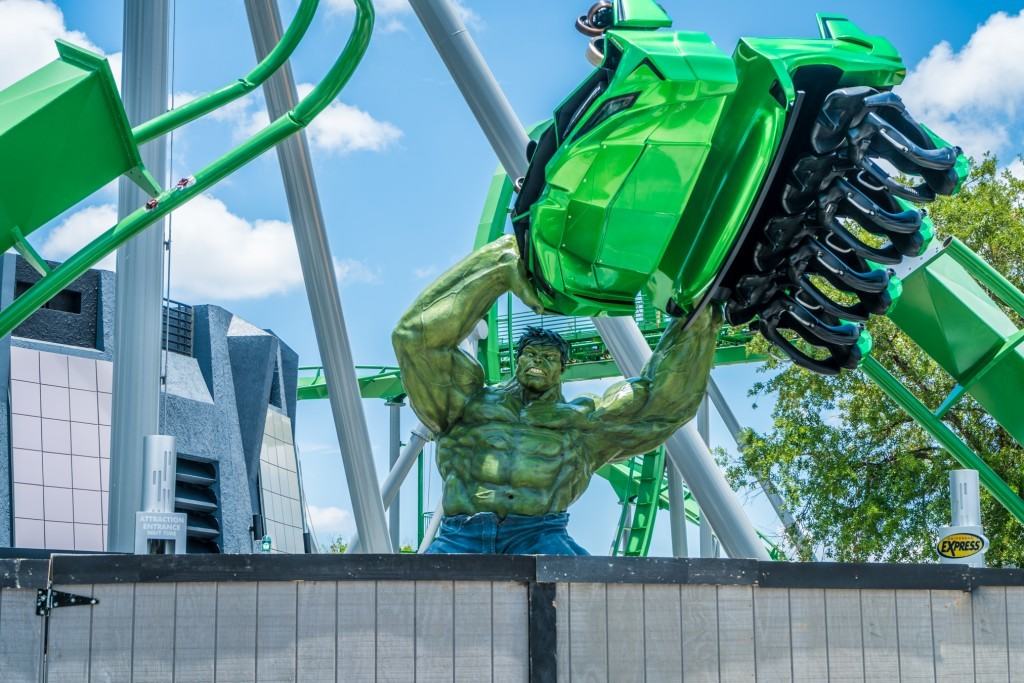 La increíble montaña rusa de Hulk comienza a cobrar vida con un rugido