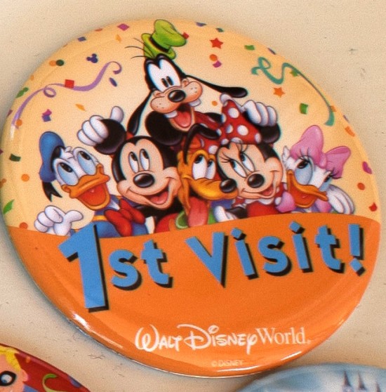 Celebrando un día especial en Walt Disney World: Las insignias de Disney