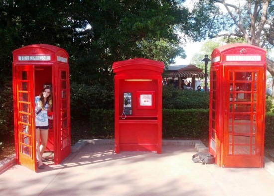 Experimente la magia de Disney con una encantadora llamada telefónica al Pabellón del Reino Unido de Epcot
