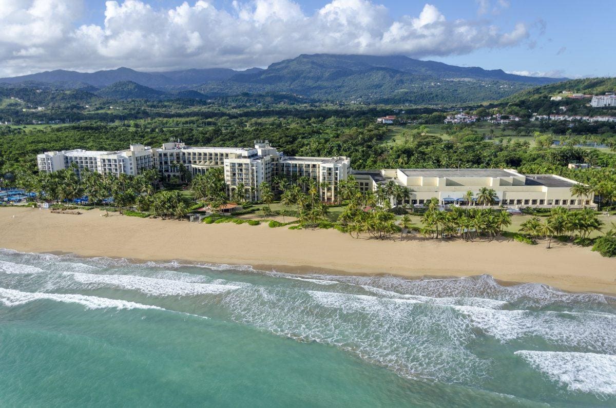 Resort de lujo en Puerto Rico reabre después del huracán y también ayuda a la comunidad