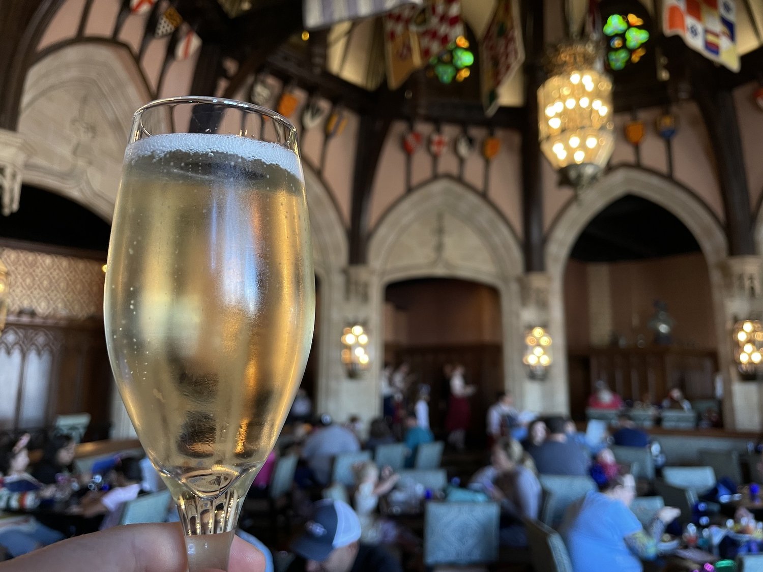 https://www.mousehacking.com/blog/where-to-get-beer-and-alcohol-at-magic-kingdom