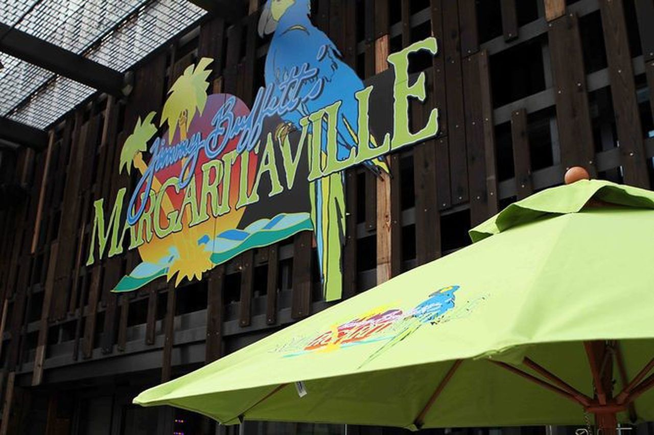 Margaritaville Cleveland abre en Flats el lunes; fotos del fin de semana de vista previa
