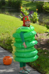 Disfraz de Halloween para niños que puedes hacer tú mismo: La oruga hambrienta