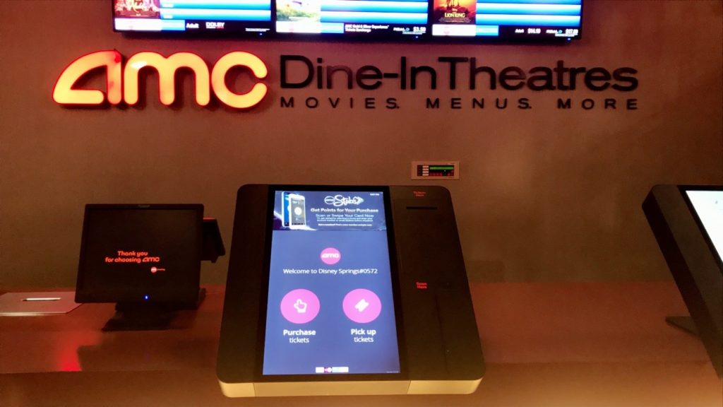 Cena y película en los cines AMC Dine-In Theatres