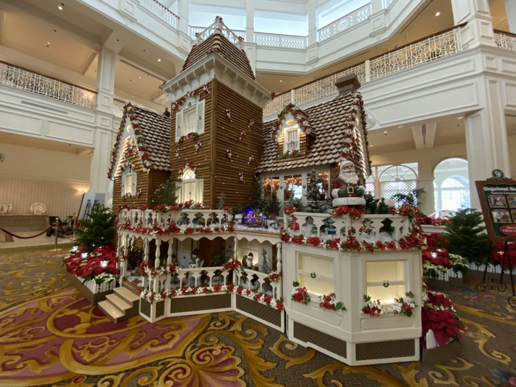 Recorriendo la decoración navideña en los resorts