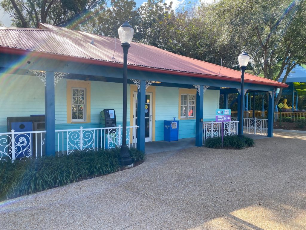 Lugares esenciales para el cuidado de bebés y niños en SeaWorld Orlando