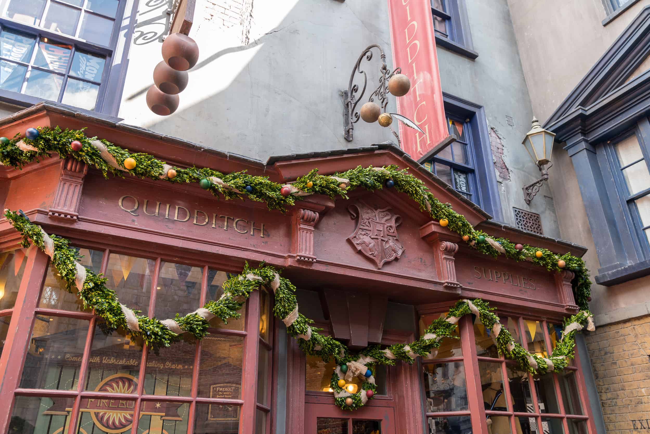 Nuestras 6 decoraciones favoritas del Callejón Diagon para una Navidad de Harry Potter