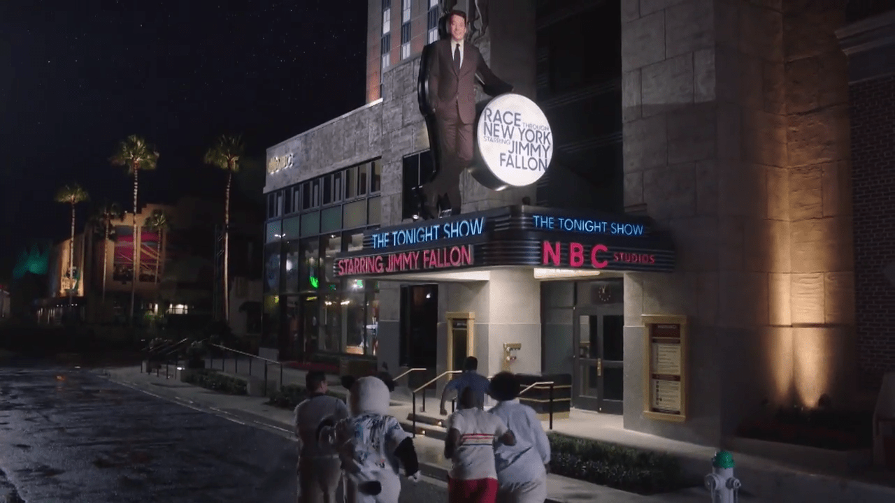 Jimmy Fallon y su equipo corren hacia Orlando en el video de inicio de Tonight Show