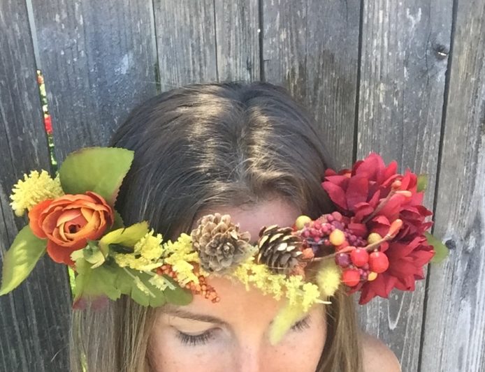 Hazlo tú mismo: haz esta corona festiva con cabeza de flor de otoño