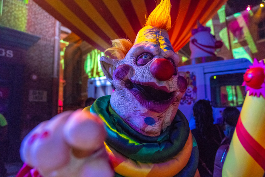 Killer Klowns de la casa del espacio exterior anunciados para Halloween Horror Nights 2019
