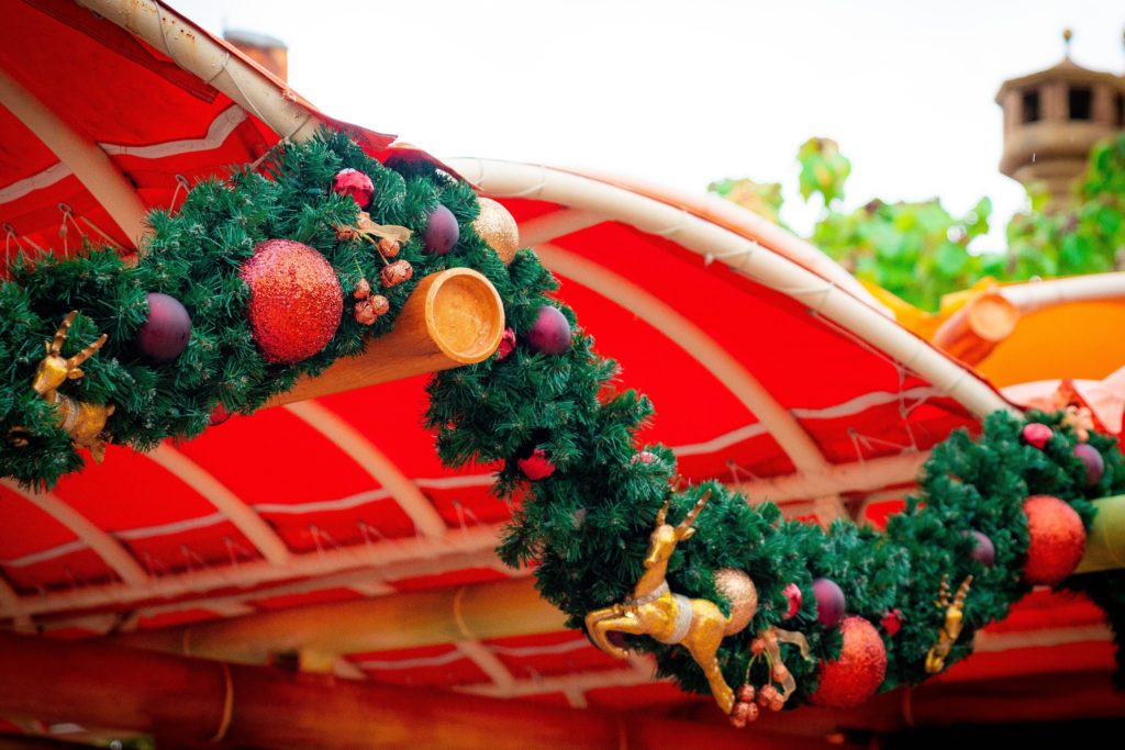 Las decoraciones navideñas han comenzado a colocarse en Universal Orlando Resort