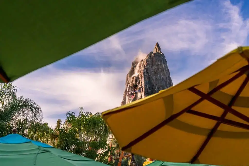 9 impresionantes fotos matutinas de Universal’s Volcano Bay
