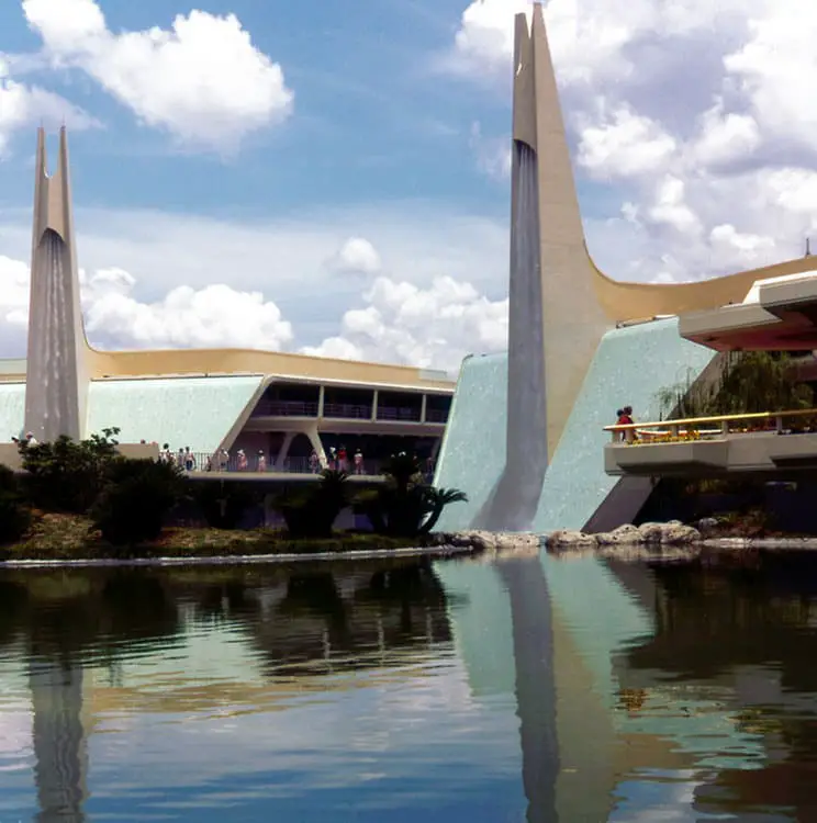¿La montaña rusa Tron llegará a Disney World?