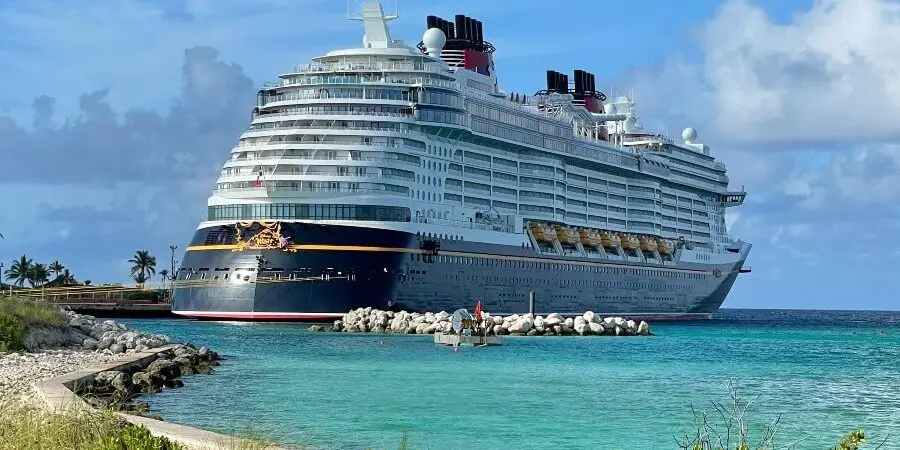 Choque de cruceros: Symphony of the Seas vs.Disney Fantasy