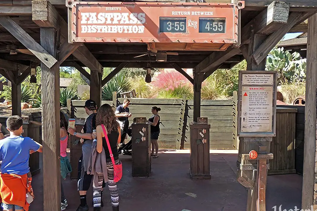 Yesterland: Distribución FASTPASS en papel en Walt Disney World