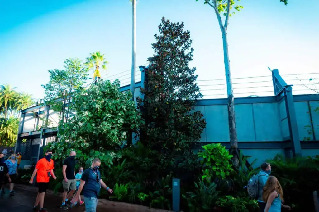 ¡Las paredes de Jurassic World VelociCoaster están caídas!